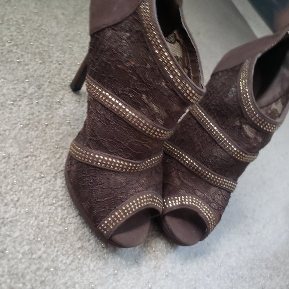 Bella Marie Brown lace heels - Picture 8 of 12